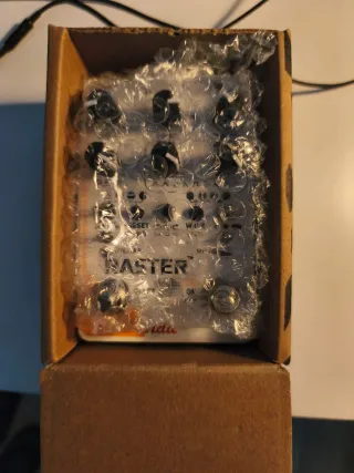 Red Panda Raster Delay Pedal