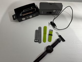 Garmin Forerunner 235 con caja y cargador