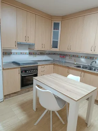 Piso bajo con ascensor en alquiler.