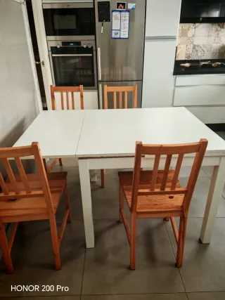Mesa comedor extensible blanca y madera