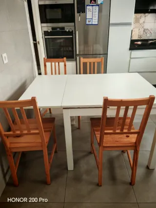 Mesa comedor extensible blanca y madera