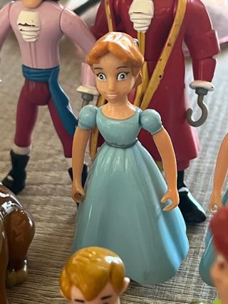 Collezione di figure di personaggi di Peter Pan Disney