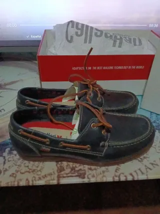 Náuticos de piel azul marino