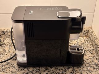 Cafetera Nespresso Lattissima One Negra