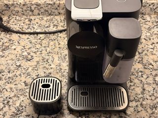 Cafetera Nespresso Lattissima One Negra