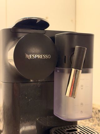 Cafetera Nespresso Lattissima One Negra