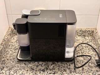 Cafetera Nespresso Lattissima One Negra
