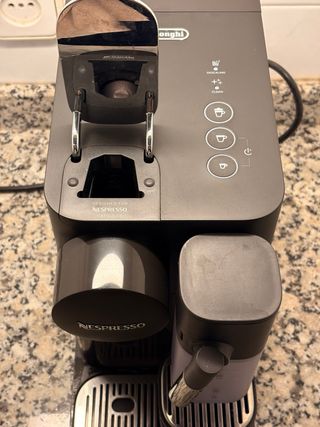 Cafetera Nespresso Lattissima One Negra
