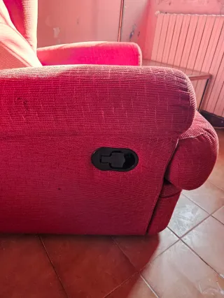 Butaca articulada con repisa pies 55€, sofá  40€