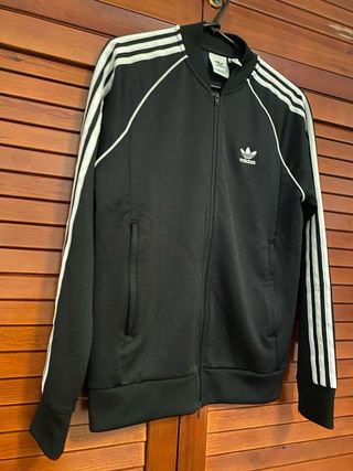 Chaqueta Adidas Negra con Rayas Blancas