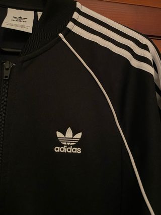 Chaqueta Adidas Negra con Rayas Blancas