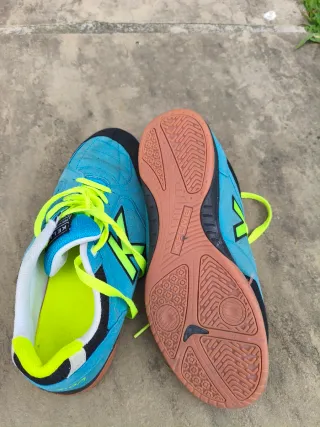 Zapatillas Fútbol Sala. Kelme. Talla 43