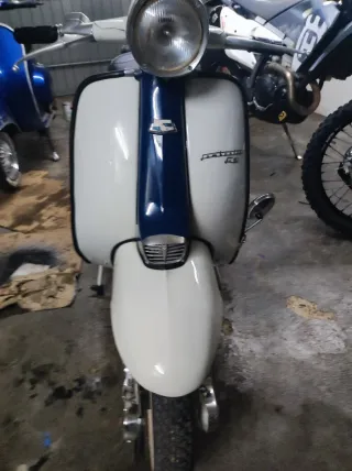 Lambretta LI150 Azul y Blanco