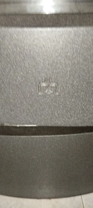 Estufa de pellets negra y gris