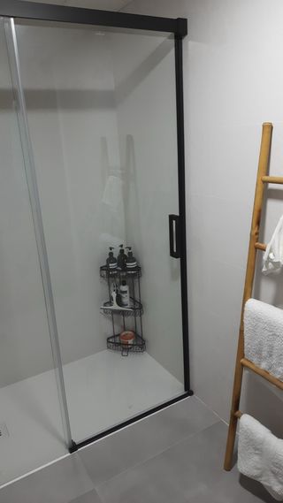 Organizador de ducha negro. Recogida en persona.