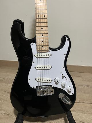 Guitarra Eléctrica Fender Stratocaster Negra