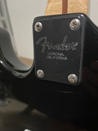 Guitarra Eléctrica Fender Stratocaster Negra