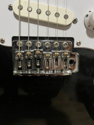 Guitarra Eléctrica Fender Stratocaster Negra