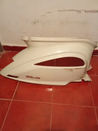 Piezas Moto 125 modelo Daelim besbi del año 2018.