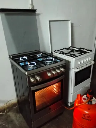 Cocina de gas butano con horno eléctrico