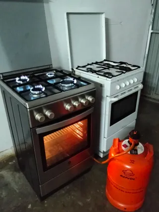 Cocina de gas butano con horno eléctrico