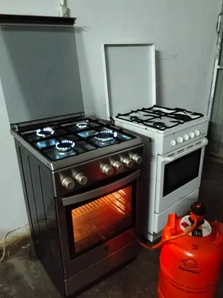Cocina de gas butano con horno eléctrico