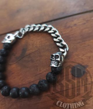 Bracciale con teschi e pietre laviche