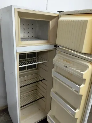 Nevera y cocina de gas butano