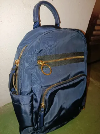 Mochila Parfois Azul Marino con Detalles Dorados