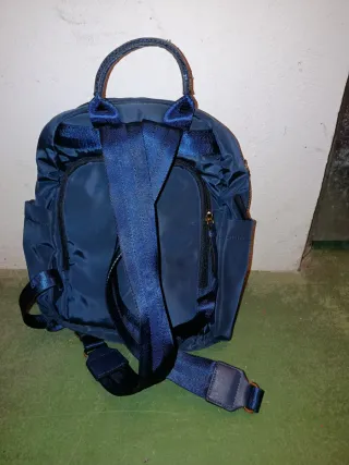Mochila Parfois Azul Marino con Detalles Dorados