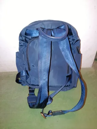 Mochila Parfois Azul Marino con Detalles Dorados