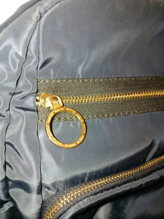 Mochila Parfois Azul Marino con Detalles Dorados