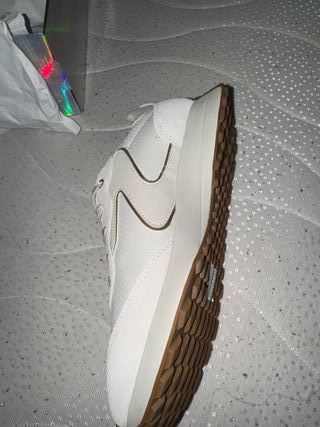 Zapatillas Skechers Beige y Dorado nuevas con caja