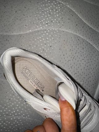 Zapatillas Skechers Beige y Dorado nuevas con caja