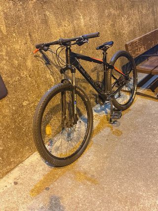 Bicicleta de Montaña Focus Negra