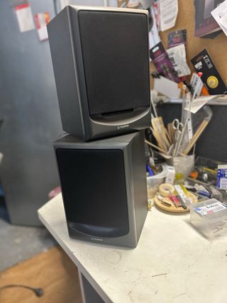 Altavoces Thomson Negros