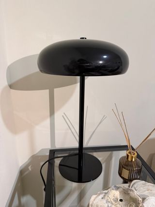 Lámpara de mesa negra Zara Home
