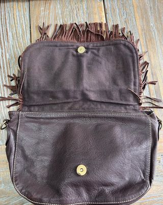 Bolso de cuero con flecos