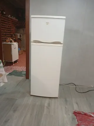 Nevera Jocel A+ con congelador