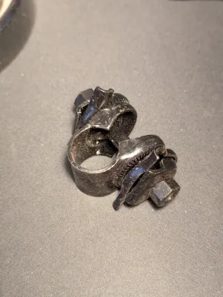 Morsetto reggisella nero