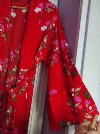 Kimono Zara floral rojo