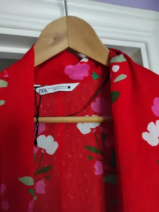 Kimono Zara floral rojo