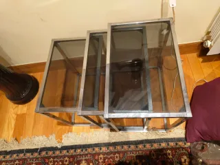 Tavoli nido in cristallo e metallo