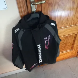 Chaqueta IXIE negra y rosa