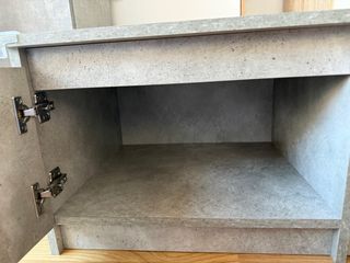 Mueble TV gris ceniza de madera y cristal