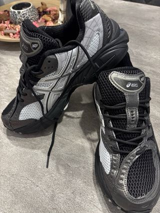 Asics Gel NYC Nuevas Negro/Plata Talla 42