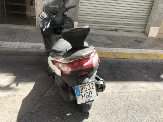 Kymco Super Dink 125 – Scooter Ciudad y Carretera