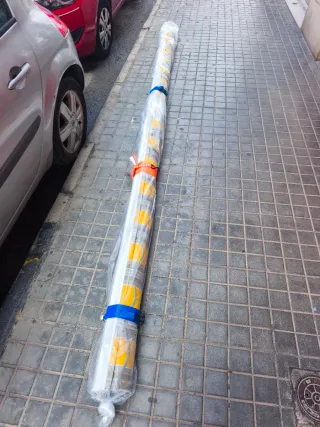 Tenda a strisce gialle e grigie