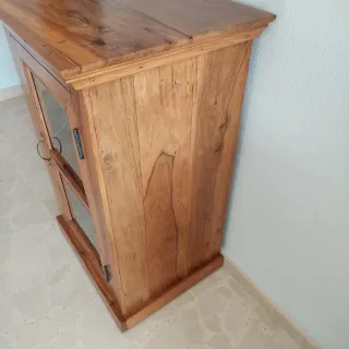 Vitrina de teka con puerta de cristal