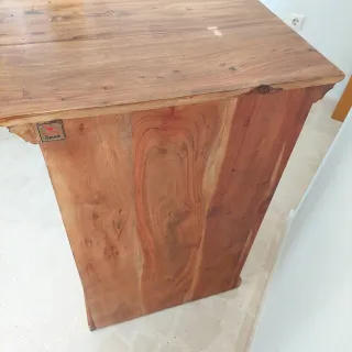 Vitrina de teka con puerta de cristal